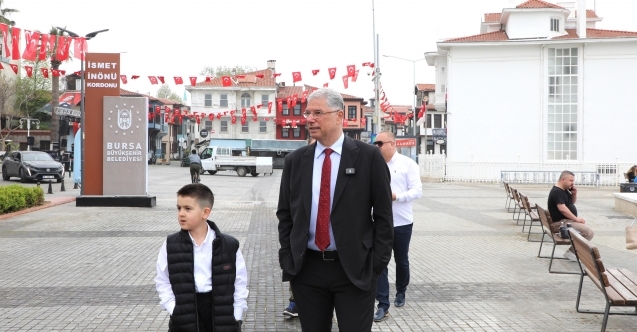 Başkan Dalgıç Çocuk Başkanla birlikte yürüdü