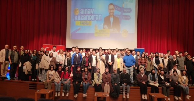 Gri Koç, Bursa#039;da quot;Sınav Kazandıran Taktiklerquot;i anlattı