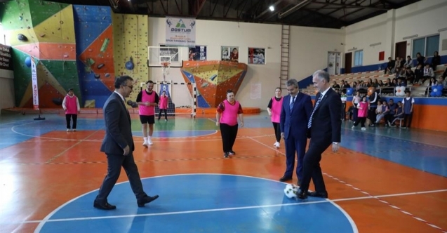 İnegöl#039;de Engelsiz Kalpler Futsal Turnuvası gerçekleşti