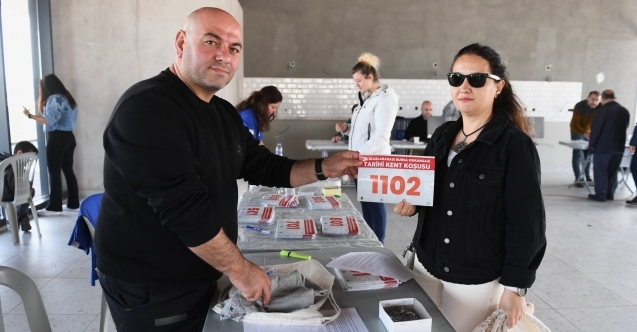 Osmangazi Tarihi Koşusu heyecanı başladı: Sporseverler numaralarını aldı