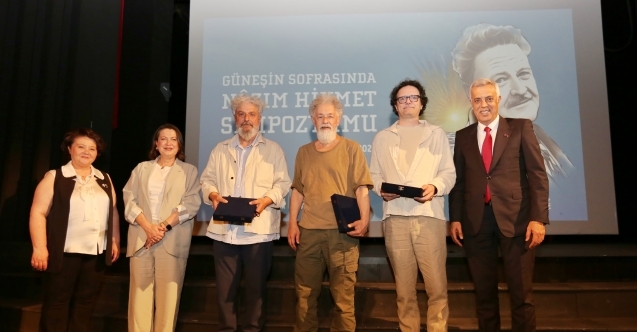 Bursa#039;dan Nâzım Hikmet#039;e saygı duruşu
