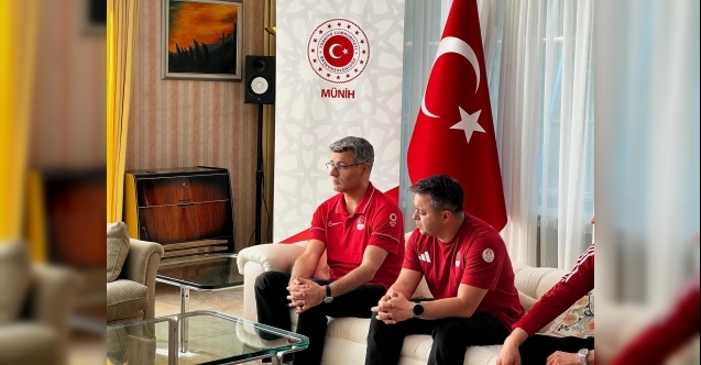 Milli atıcılar Münihte Başkonsolos Süalp Erdoğanı ziyaret etti