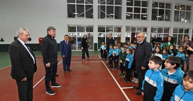 Şampiyon teknik direktörden genç tenisçilere moral ziyareti