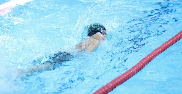 Yüzme şenliğinde bayram coşkusu