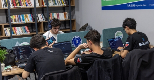 Bursa’daki hackathonda teknoloji maratonu yaşandı