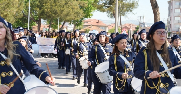 Bursa’nın ilk kadın bandosu Yenişehir’de sahneye çıktı