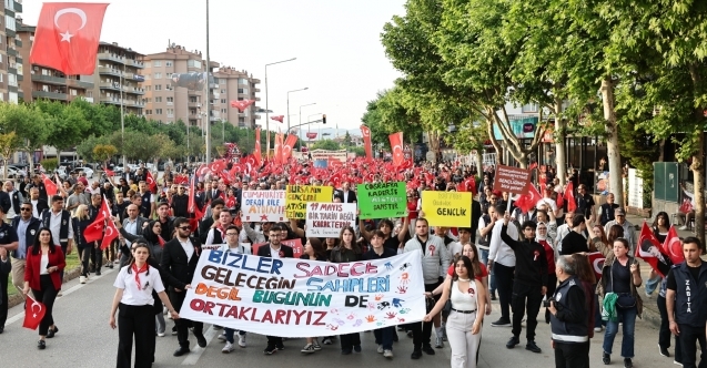 FSM Bulvarı Kırmızı-Beyaza büründü