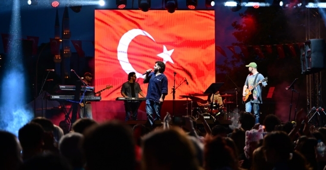 Gemlik’te 19 Mayıs coşkusu Genç Rock Festivali ile yaşandı