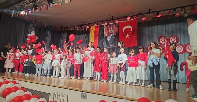 Münih'te 23 Nisan ve 19 Mayıs coşkusu salona sığmadı