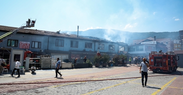 Kayhan'da elektrik kontağı yangını: 34 Personel ve 16 araçla dev müdahale