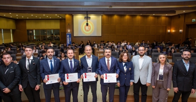 Milletvekili Ahmet Kılıç öncülüğünde Bursa'da genç  parlamenterlerin yemin töreni