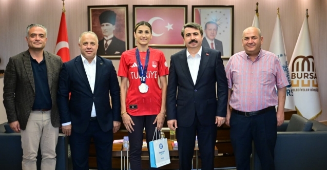 Belediye Başkanı Oktay Yılmaz şampiyon tekvandocuyu makamında ağırladı