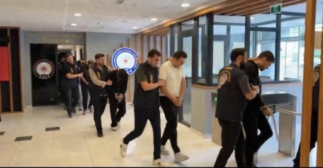 Evlilik vaadiyle kandırıp tehdit ettiler