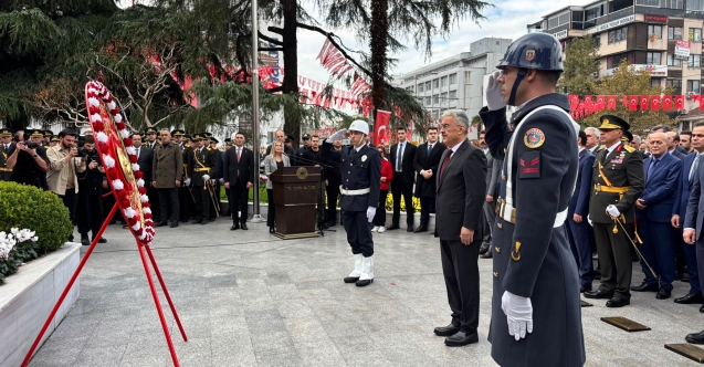 Bursa’da Cumhuriyet’e çelenkli anma