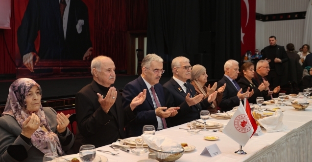 Büyük aile sofrasında dayanışma vurgusu