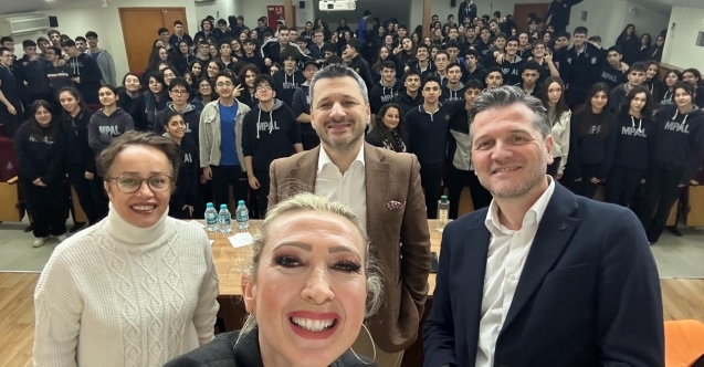 AyThink Gelişim’den “Ne Okusam? Ne Olsam?” Semineri