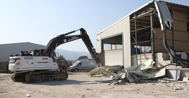 Nilüfer’de imarsız 4 iş yeri yıkıldı