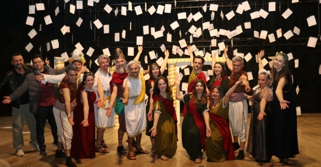 “Nerede Kalmıştık” oyunu geleceğe umut oldu