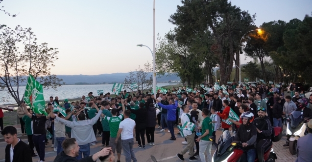 İznik’te şampiyonluk gecesi: Bursaspor sevgisi sokaklara taştı