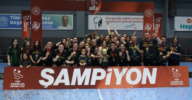 Bursa Büyükşehir Belediyespor zirveyi bırakmadı
