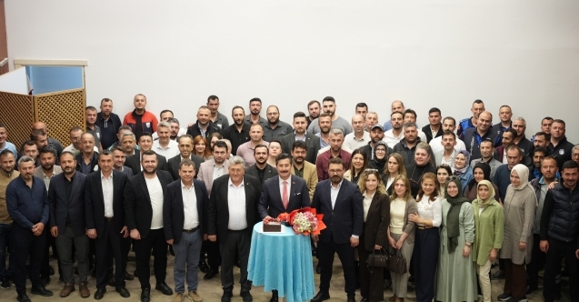 Başkan Ercan Özel’e personelden doğum günü sürprizi