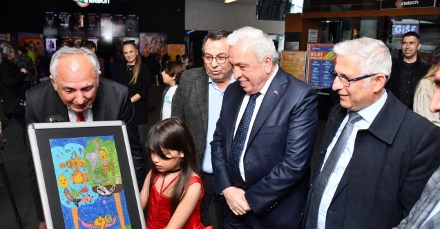 Minik ressam Mina’nın sergisi ilgi gördü