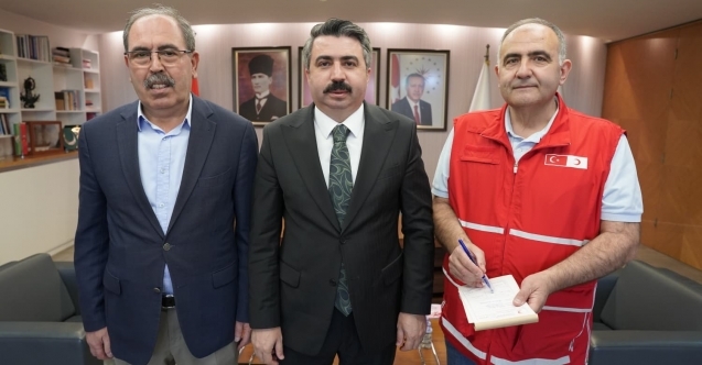 Oktay Yılmaz kurban bağışını Kızılay’a emanet etti