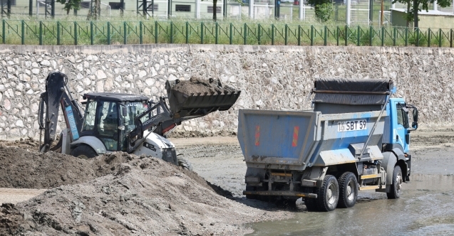 Büyükşehir'den dere yataklarında yoğun mesai