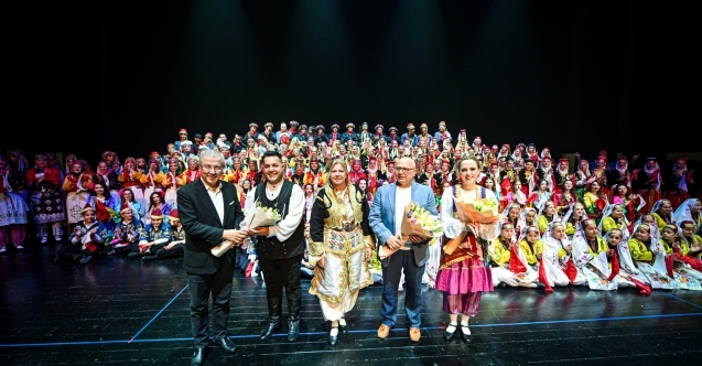 Karagöz Halk Dansları’ndan ayakta alkışlanan final