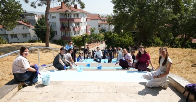 Yenişehir'de öğrencilerden parka rengârenk dokunuş