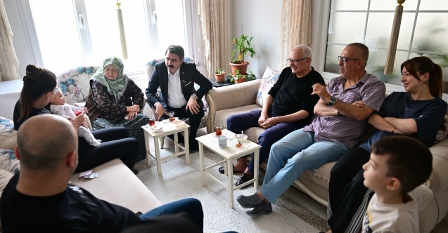 Başkan Oktay Yılmaz’dan yaşlılara ev ziyaretleri