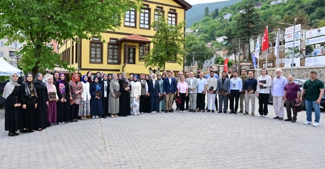 Gençler düşünce okulundan sertifikalarını aldı
