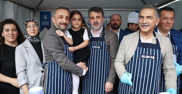 Bursa Büyükşehir Belediyesi Gemlik'te aşure ikram etti
