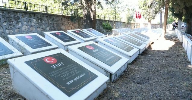 Şehitliklerde kurtuluş yıl dönümü için dualar edildi