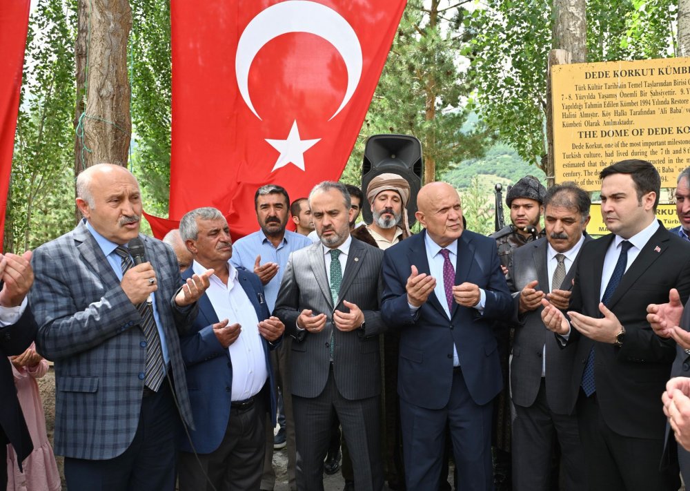 Bayburt'taki Dede Korkut Kümbeti ziyaret edildi ve Dede Korkut için dualar okundu.